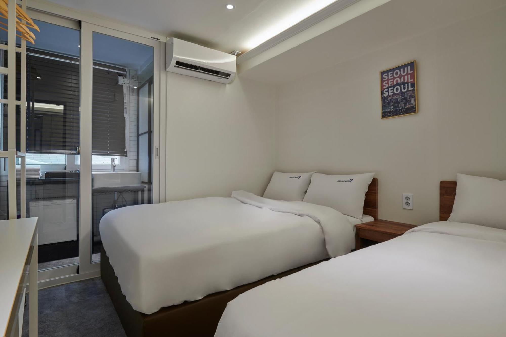 Eight Rest Hostel Myeongdong Seoul Exterior photo
